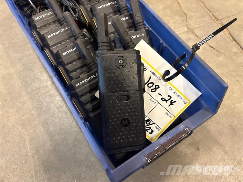 Quantity of Motorola Handheld 2-Way Radios مكونات أخرى