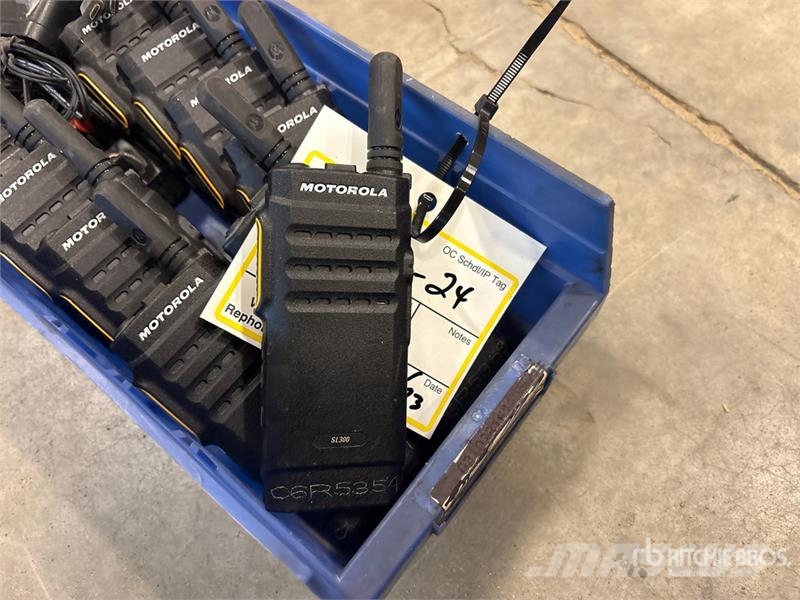 Quantity of Motorola Handheld 2-Way Radios مكونات أخرى