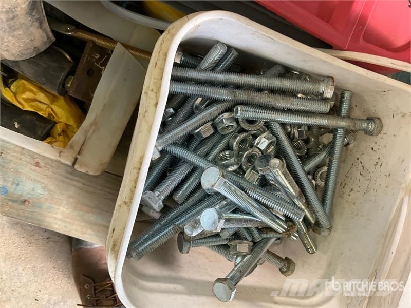 Quantity of Nuts & Bolts Ďalšie komponenty