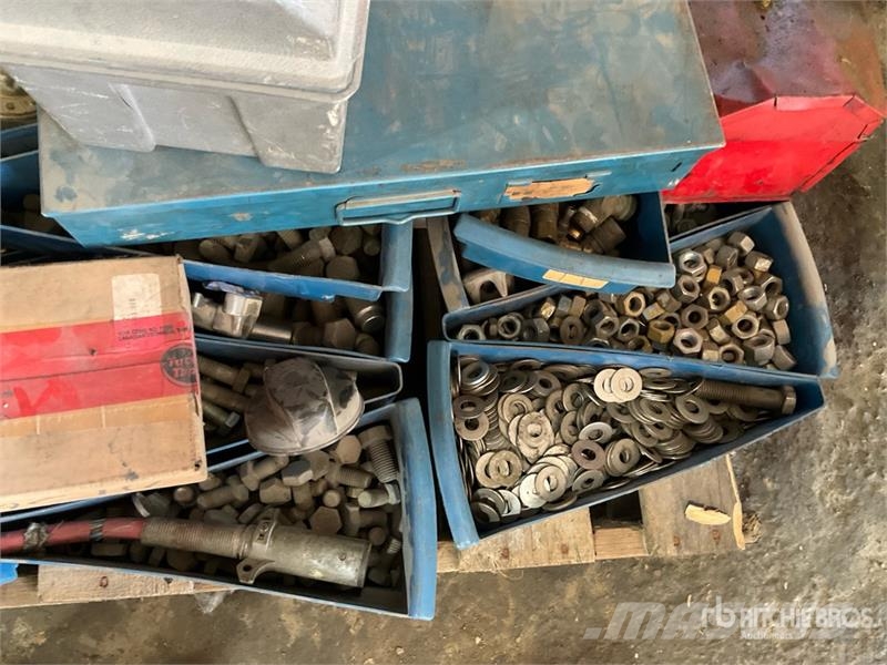  Quantity of Nuts & Bolts Drugi deli