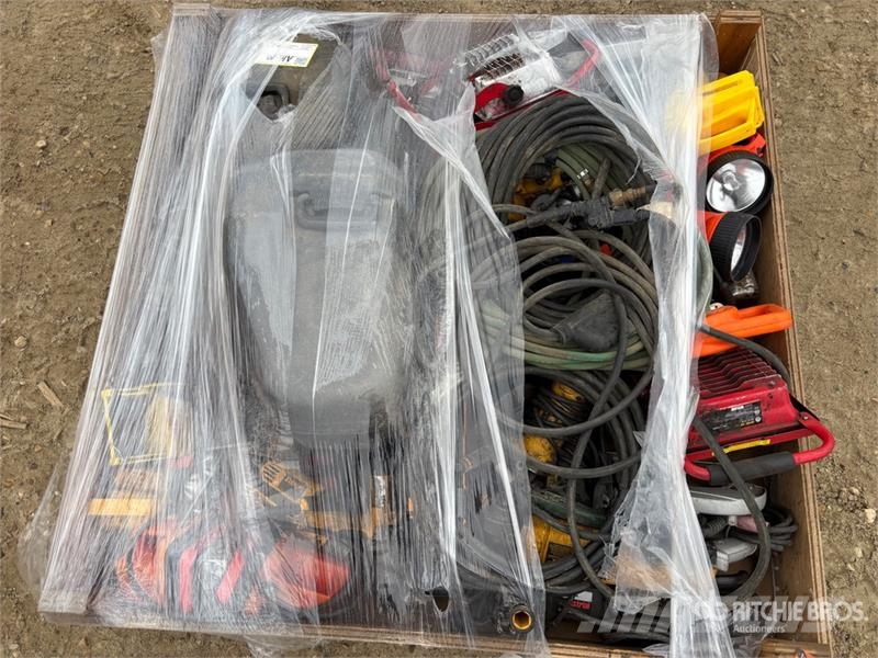 Quantity of  of Assorted Power Tools Andre komponenter