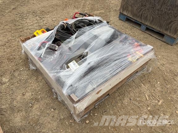  Quantity of  of Assorted Power Tools Andre komponenter
