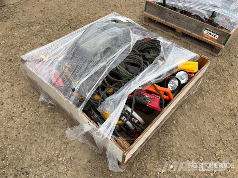  Quantity of  of Assorted Power Tools Andre komponenter