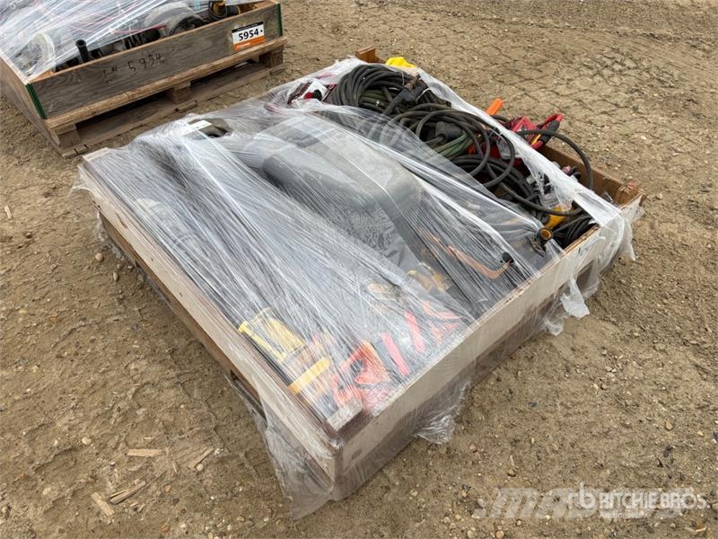  Quantity of  of Assorted Power Tools Andre komponenter
