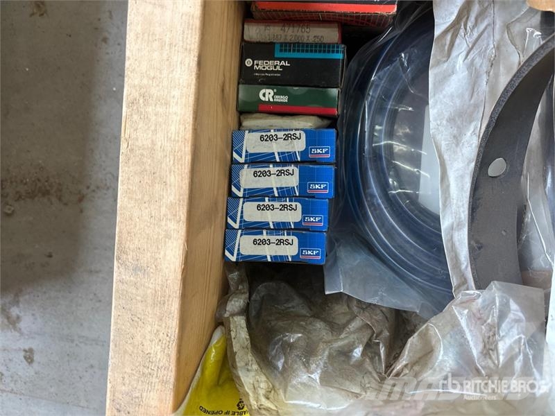  Quantity of Oil Seals & Roller Bearings (Unused) Transportes - Outros
