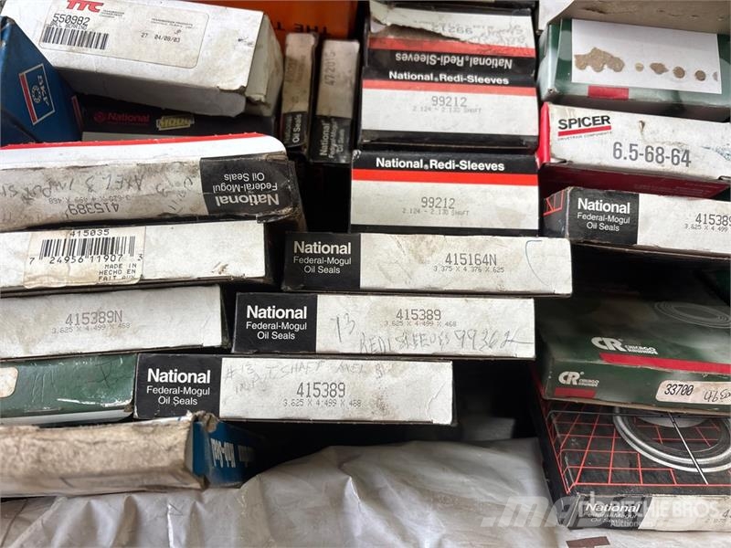  Quantity of Oil Seals & Roller Bearings (Unused) Transportes - Outros
