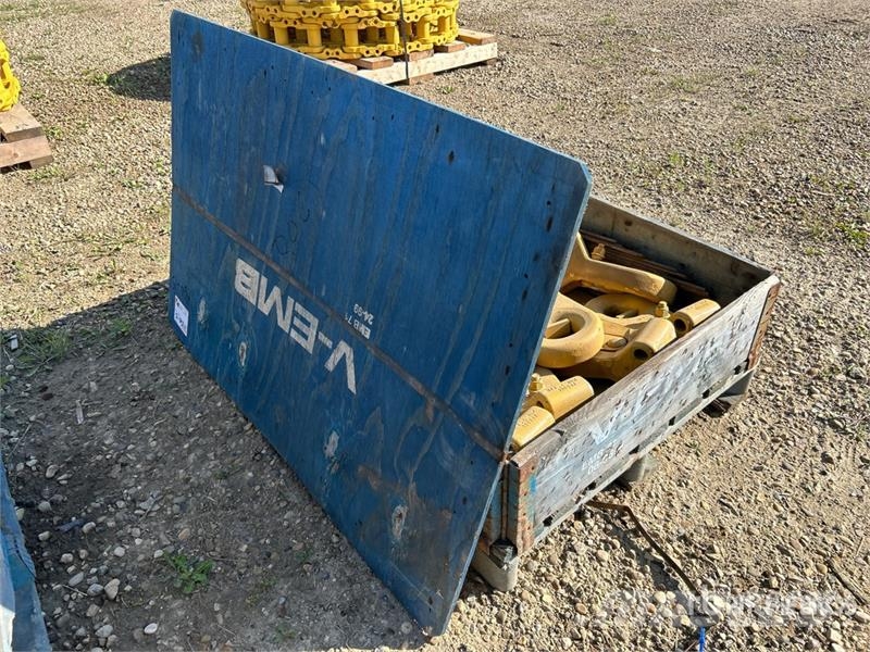  Quantity of Pintle Hook Adaptors Drugi deli