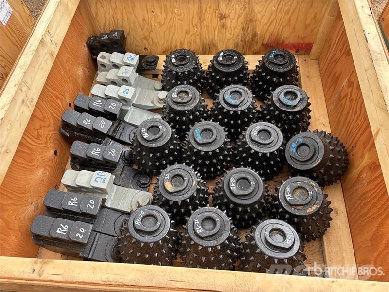 Quantity of R6-20 Arms and Cutters Öl- und Gasbohrgeräte