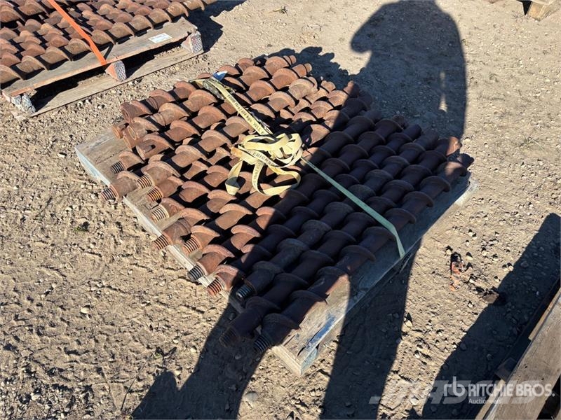  Quantity of Rebuilt 11 in x 3 ft - 6 in x 2 ft Sei معدات النقل - غير ذلك