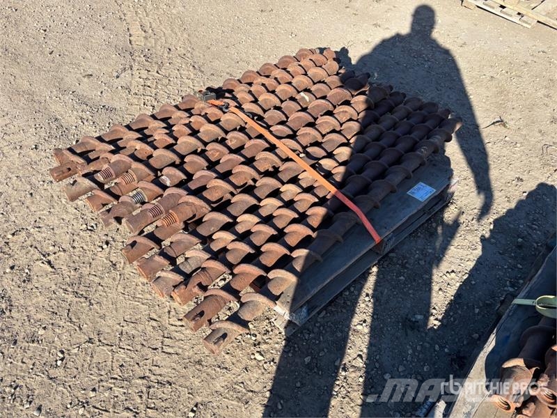  Quantity of Rebuilt 13 in x 5 ft - 5 in x 4 ft Sei معدات النقل - غير ذلك