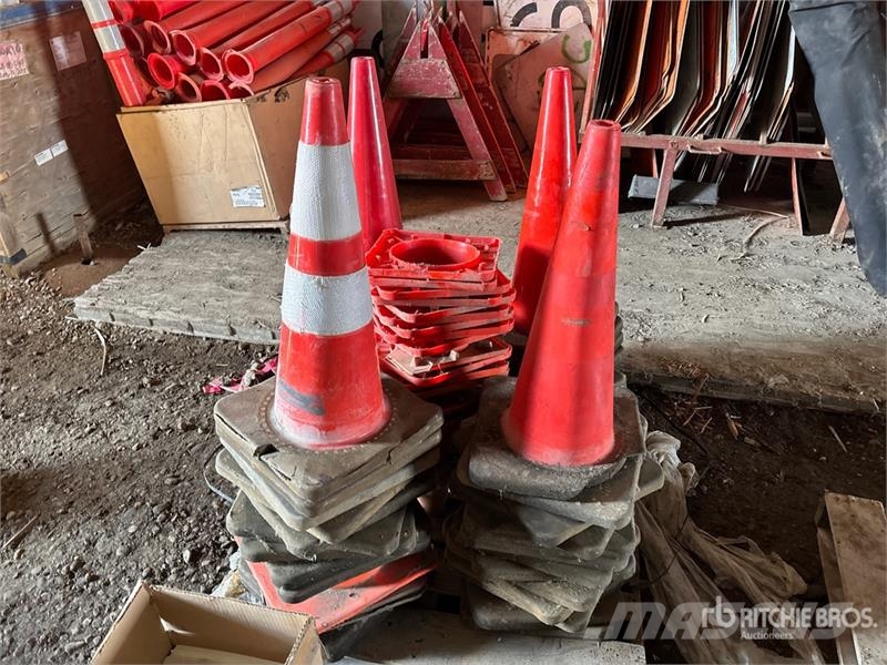  Quantity of Road Signs & Cones Transportes - Outros
