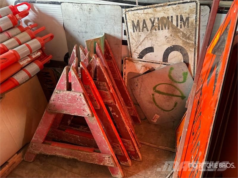  Quantity of Road Signs & Cones Transportes - Outros
