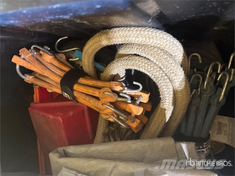  Quantity of Rope Spools, Slings, Fence Posts, Tarp Ďalšie komponenty