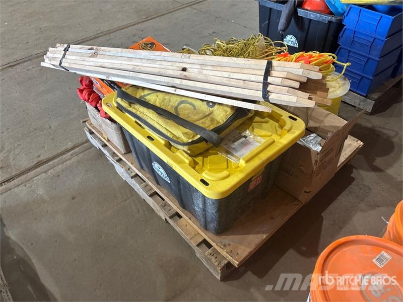  Quantity of Rope Spools, Slings, Fence Posts, Tarp Ďalšie komponenty
