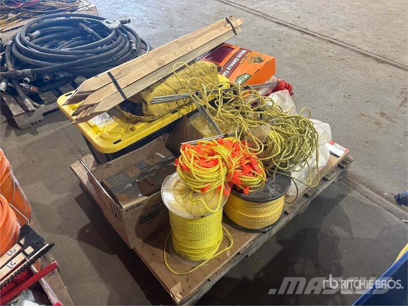  Quantity of Rope Spools, Slings, Fence Posts, Tarp Ďalšie komponenty