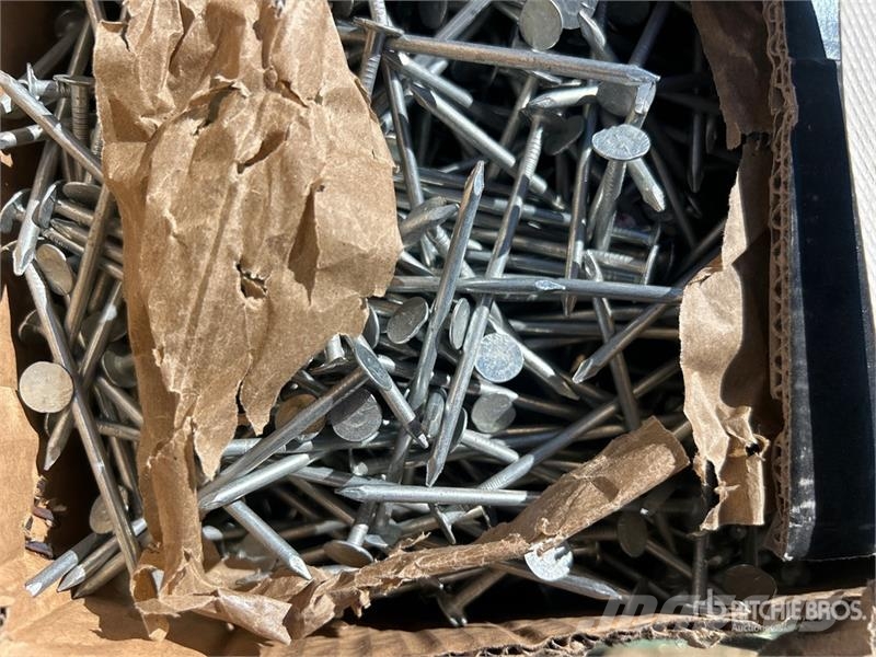  Quantity of Screws & Nails Drugi deli
