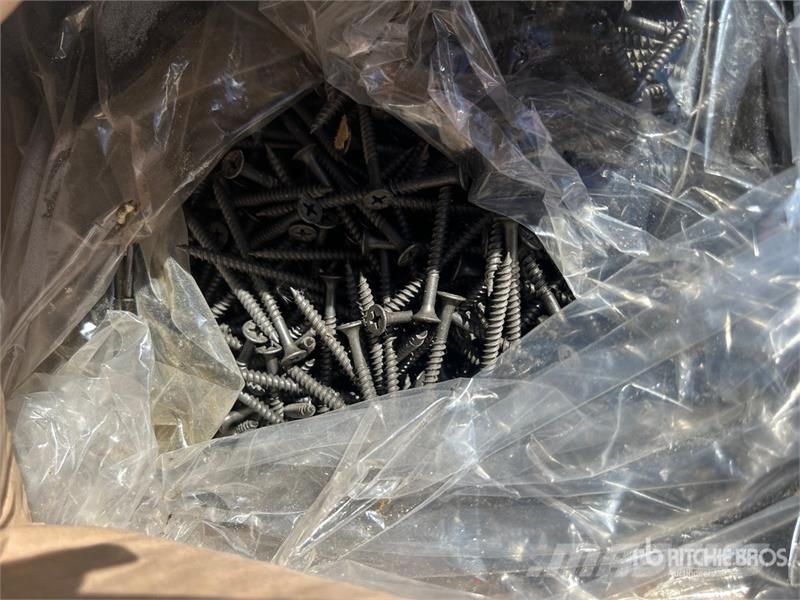  Quantity of Screws & Nails Drugi deli