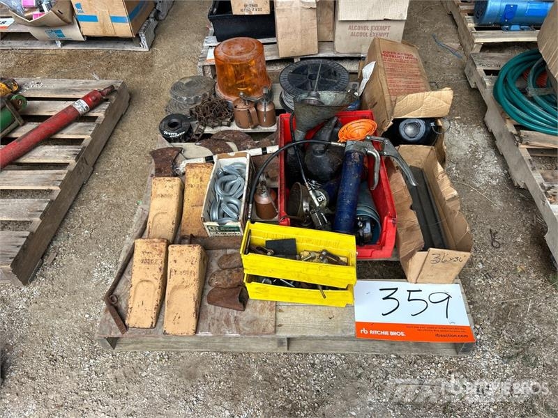 Quantity of Shackles, Grease Guns, Chains, Axes, P Drugi deli