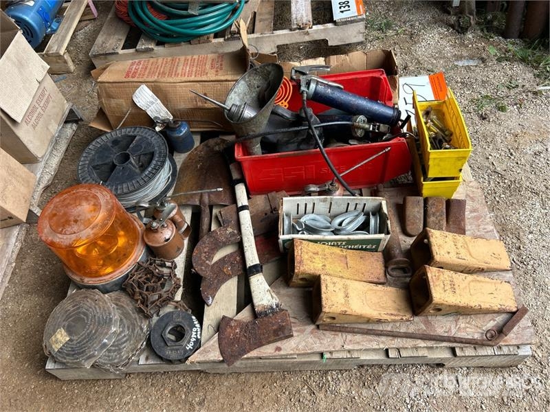 Quantity of Shackles, Grease Guns, Chains, Axes, P Drugi deli