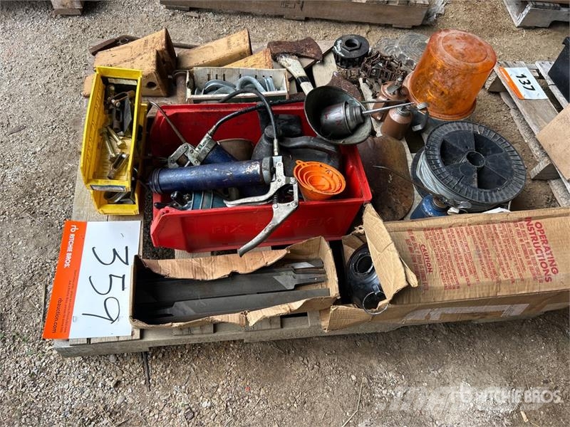 Quantity of Shackles, Grease Guns, Chains, Axes, P Drugi deli