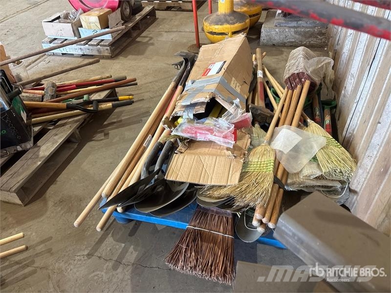 Quantity of Shovels, Brooms, Hammers (Unused) Drugi deli