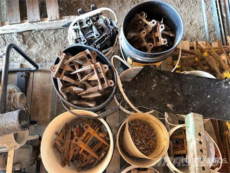 Quantity of Sickle Guards & Crop Lifters Kiti naudoti statybos komponentai