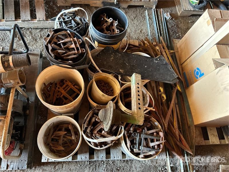 Quantity of Sickle Guards & Crop Lifters Kiti naudoti statybos komponentai
