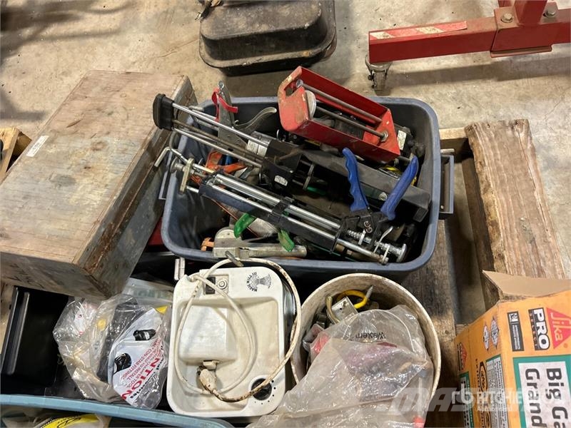 Quantity of Sika Gap Filler, Caulking Guns, Spool 其他組件