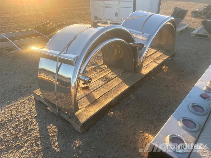  Quantity of Stainless Tub Fenders - Fits Truck معدات النقل - غير ذلك