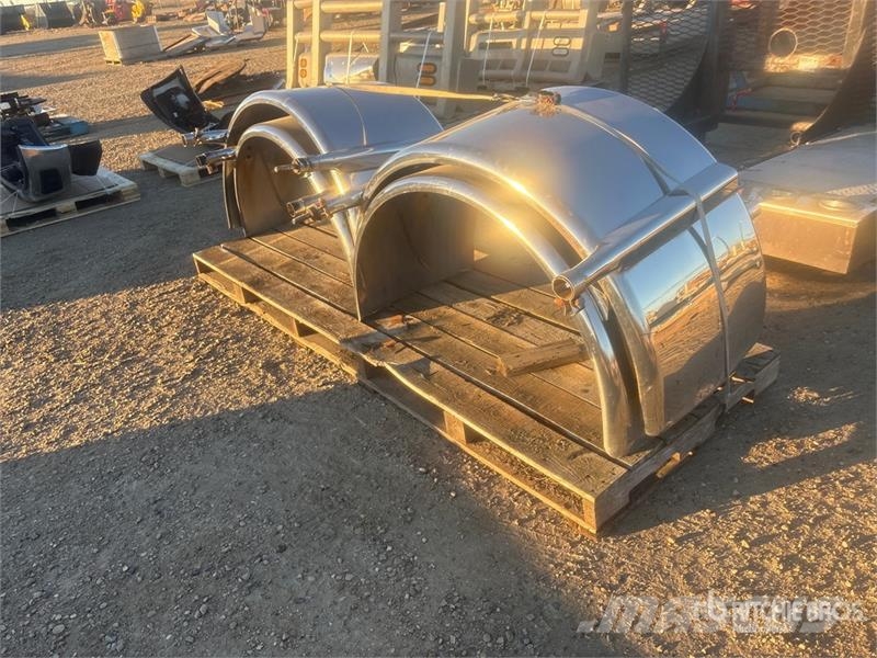  Quantity of Stainless Tub Fenders - Fits Truck معدات النقل - غير ذلك