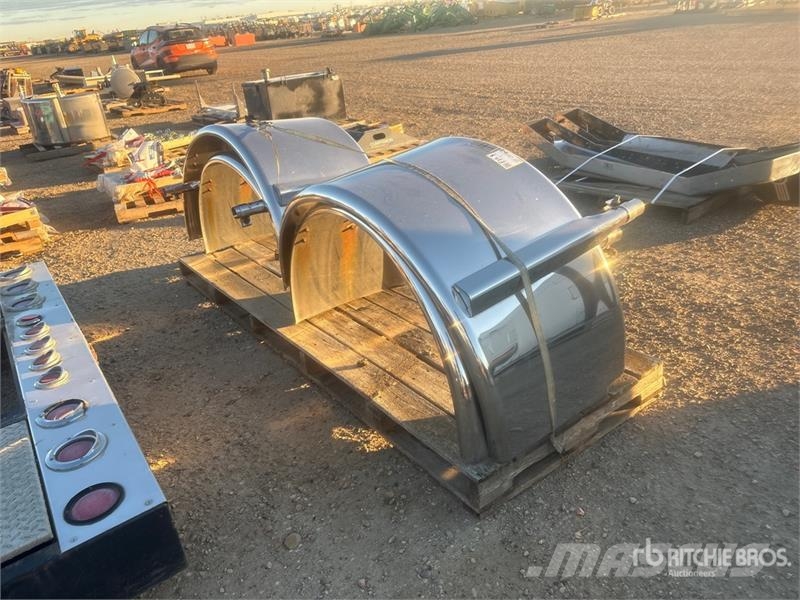  Quantity of Stainless Tub Fenders - Fits Truck معدات النقل - غير ذلك