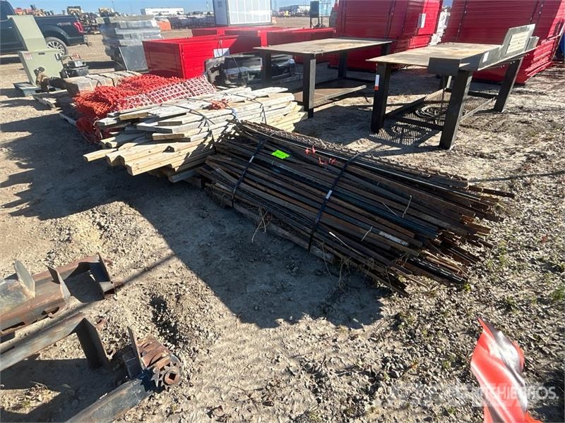 Quantity of T posts,Snow Fence, Stakes, random woo Egyéb mezőgazdasági gépek