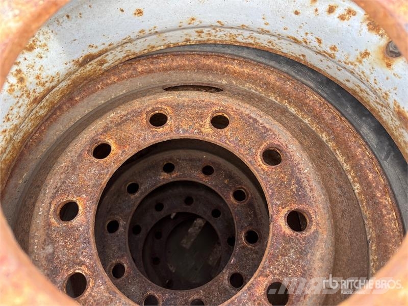 Quantity of Tires الإطارات والعجلات والحافات