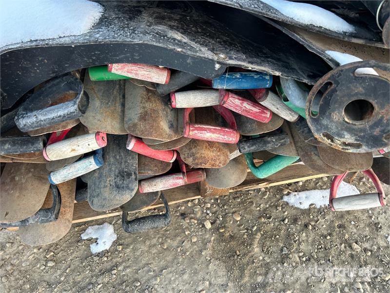  Quantity of Track Shovels ماكينات زراعية - غير ذلك
