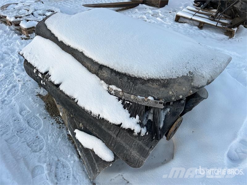  Quantity of Track Shovels ماكينات زراعية - غير ذلك