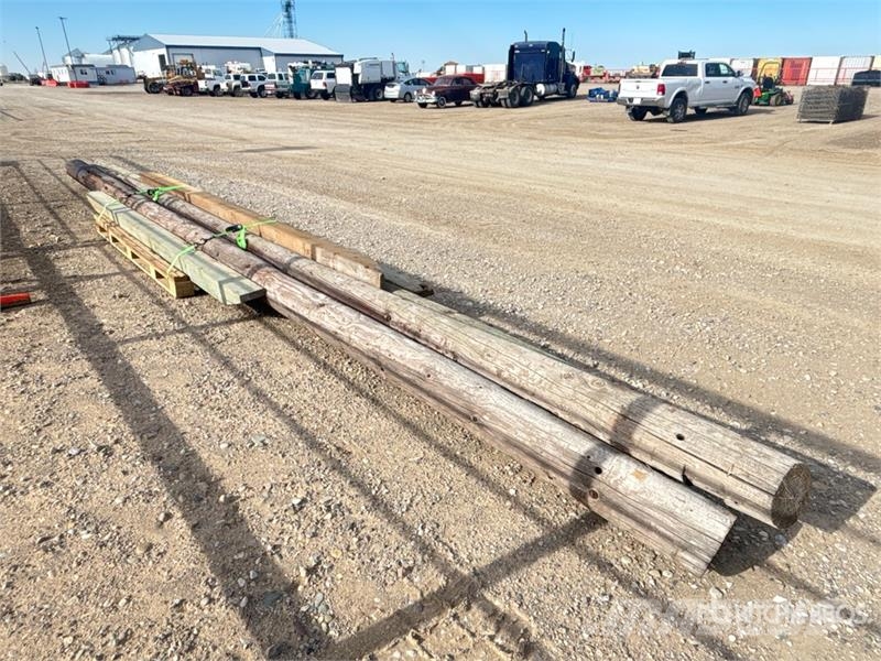 Quantity of Treated Wood Poles Montacargas y elevadores de material