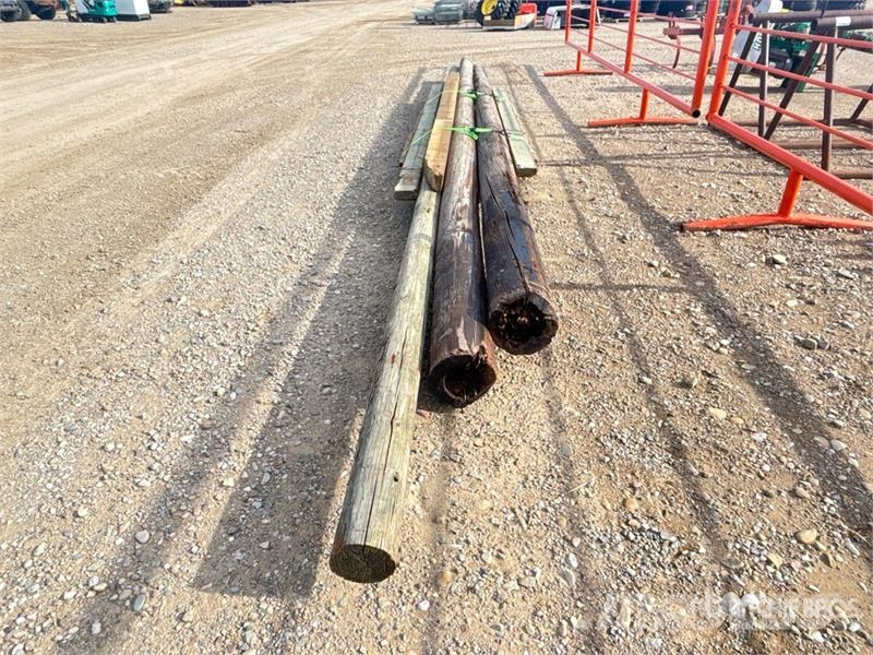 Quantity of Treated Wood Poles Montacargas y elevadores de material