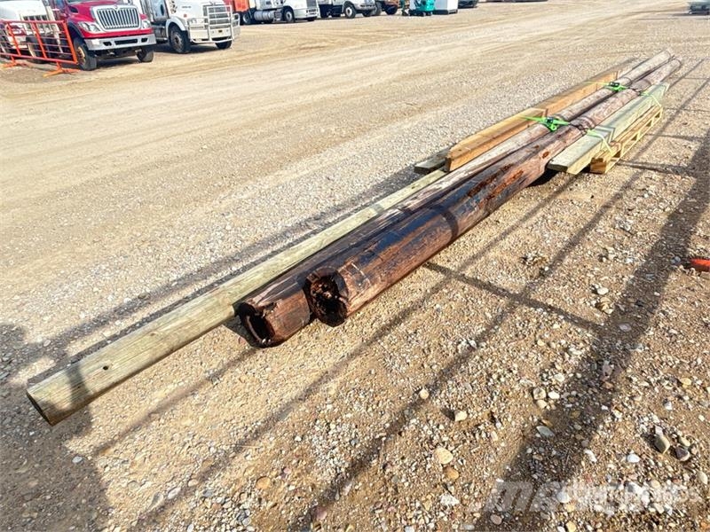 Quantity of Treated Wood Poles Montacargas y elevadores de material