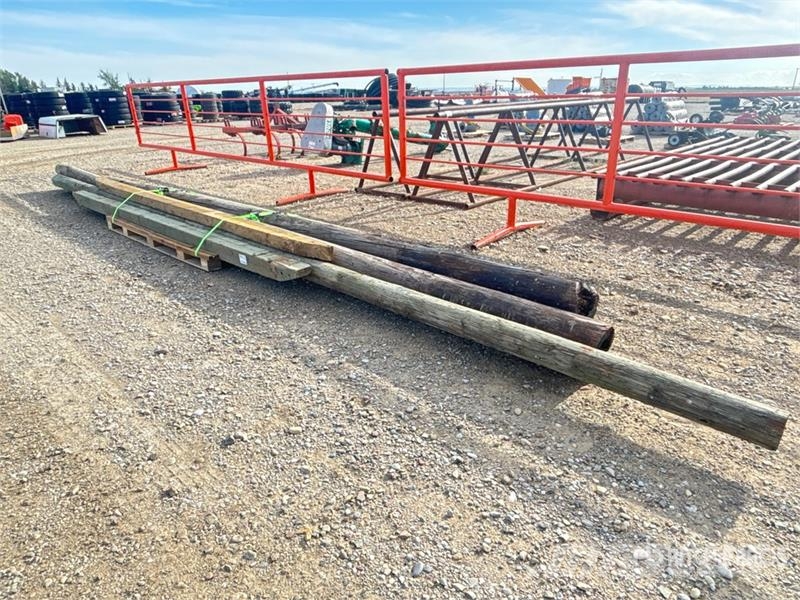 Quantity of Treated Wood Poles Montacargas y elevadores de material