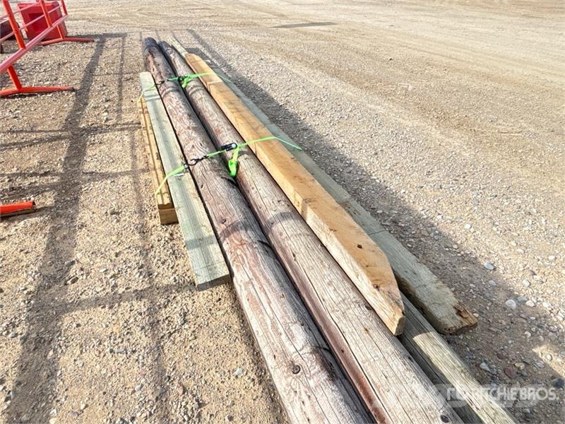 Quantity of Treated Wood Poles Montacargas y elevadores de material