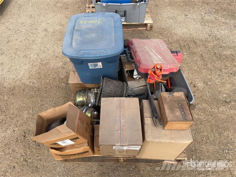  Quantity of Truck Parts معدات النقل - غير ذلك