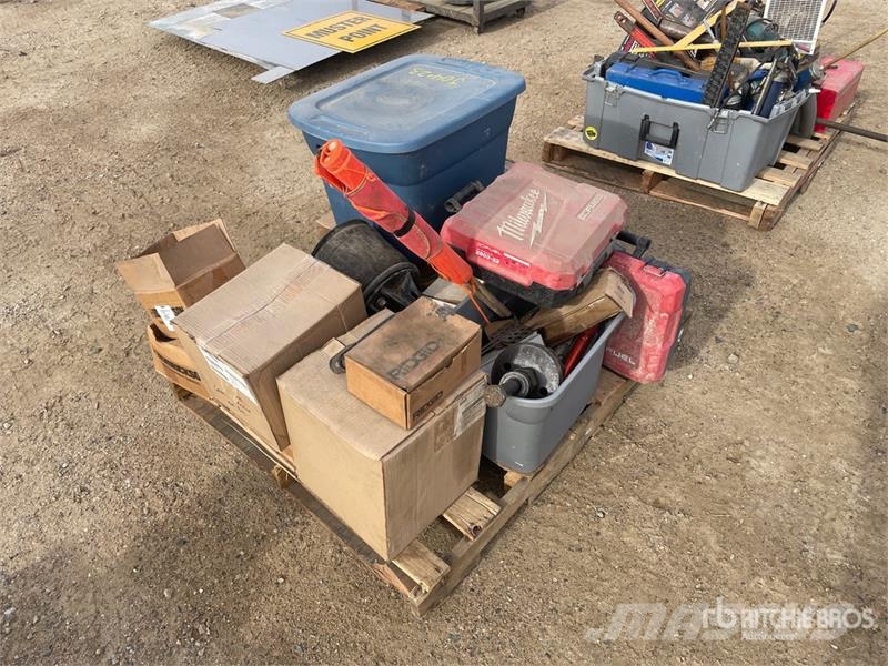  Quantity of Truck Parts معدات النقل - غير ذلك