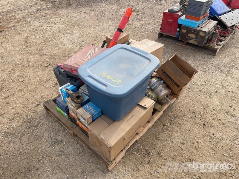  Quantity of Truck Parts معدات النقل - غير ذلك