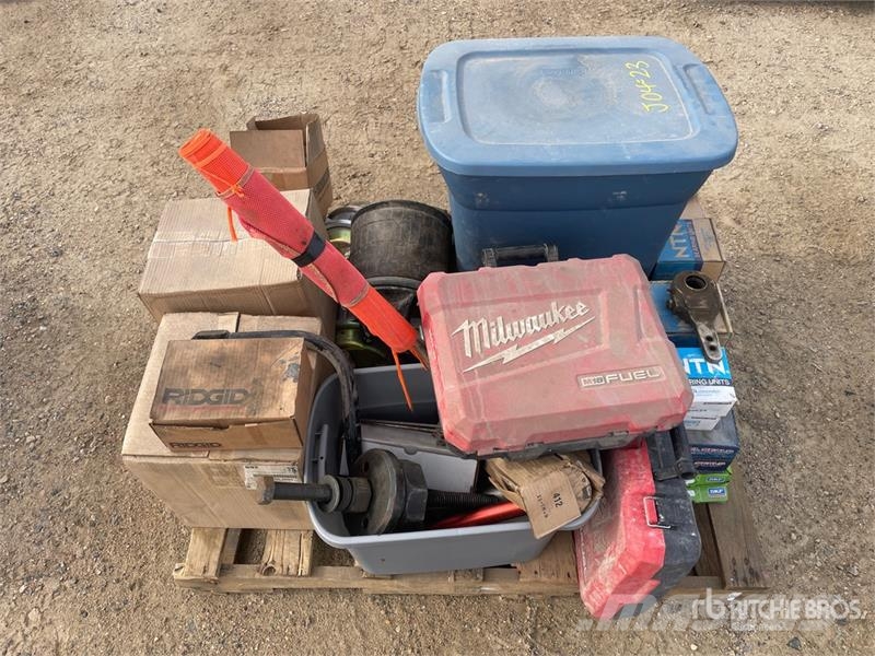  Quantity of Truck Parts معدات النقل - غير ذلك