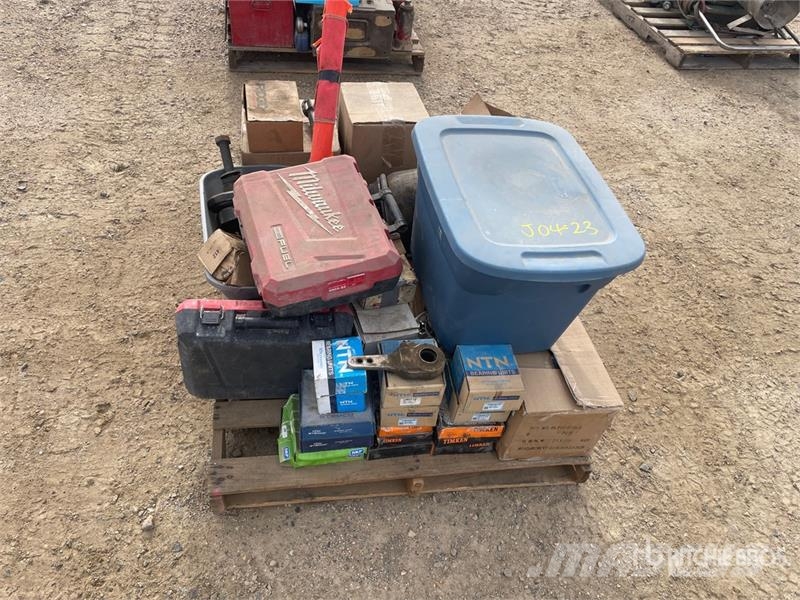  Quantity of Truck Parts معدات النقل - غير ذلك