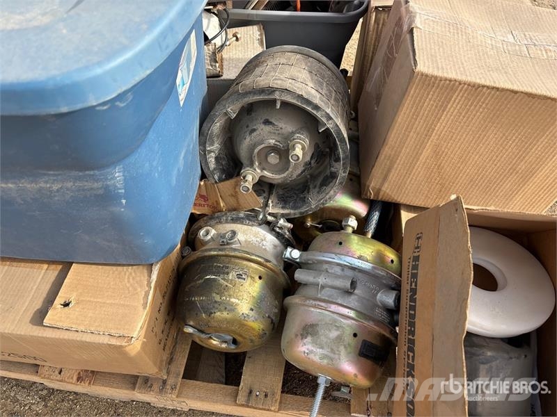  Quantity of Truck Parts معدات النقل - غير ذلك