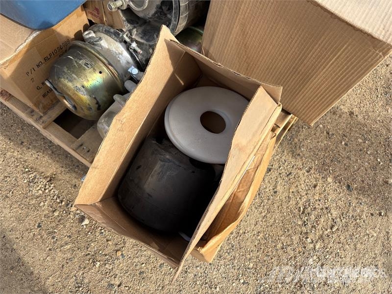  Quantity of Truck Parts معدات النقل - غير ذلك