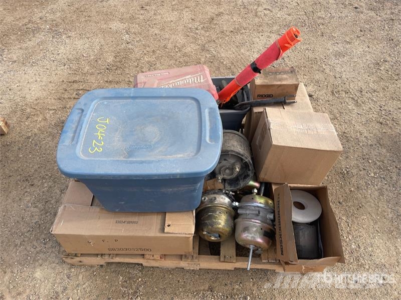  Quantity of Truck Parts معدات النقل - غير ذلك