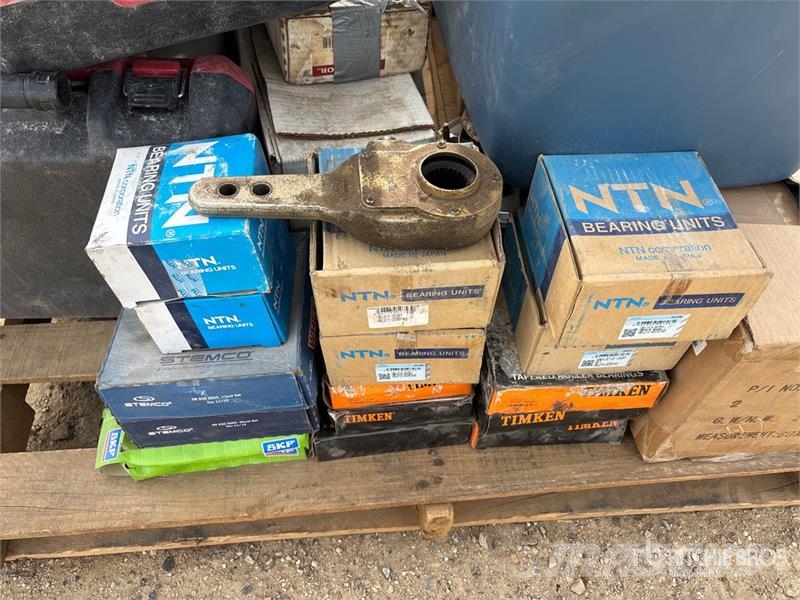  Quantity of Truck Parts معدات النقل - غير ذلك