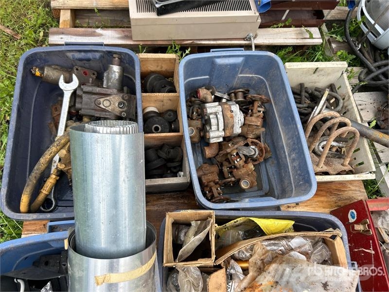 Quantity of U-Bolts, Hydraulic Parts, Lights & Ele Drugi deli